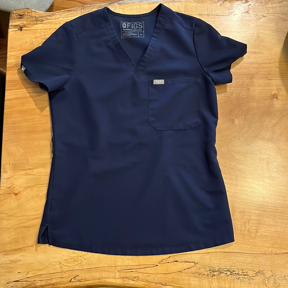 Figs 1 pocket scrub top navy blue